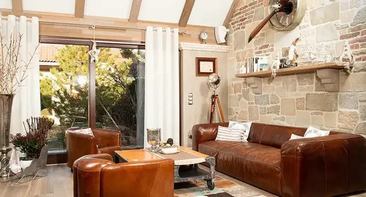 Vintage lodge