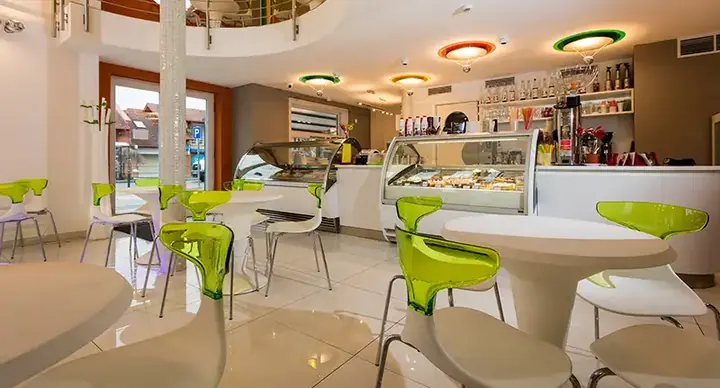 Karl Kávézó és Fagylaltozó - Komfort Centrum